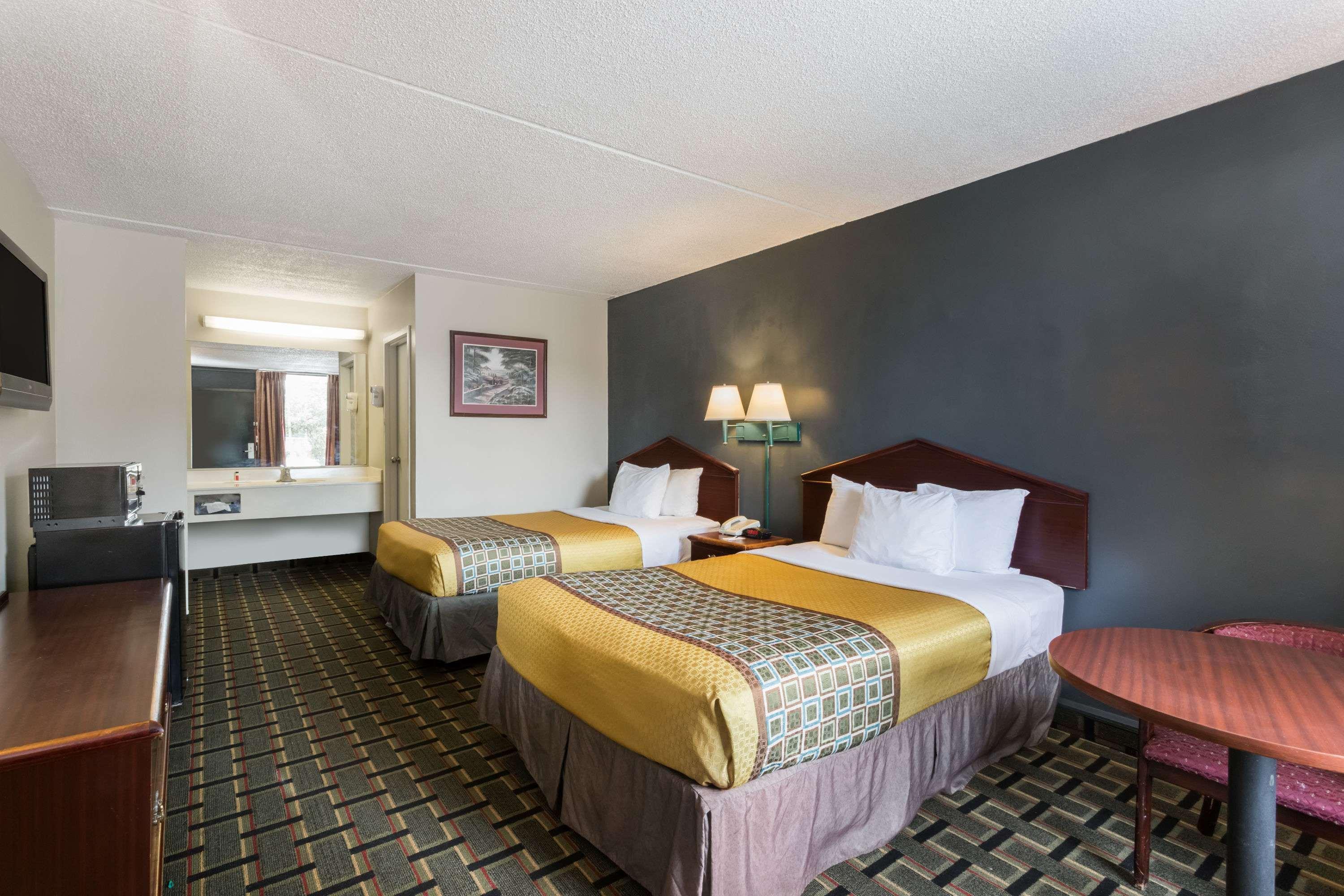 Travelodge By Wyndham Savannah Area/Richmond Hill Eksteriør bilde