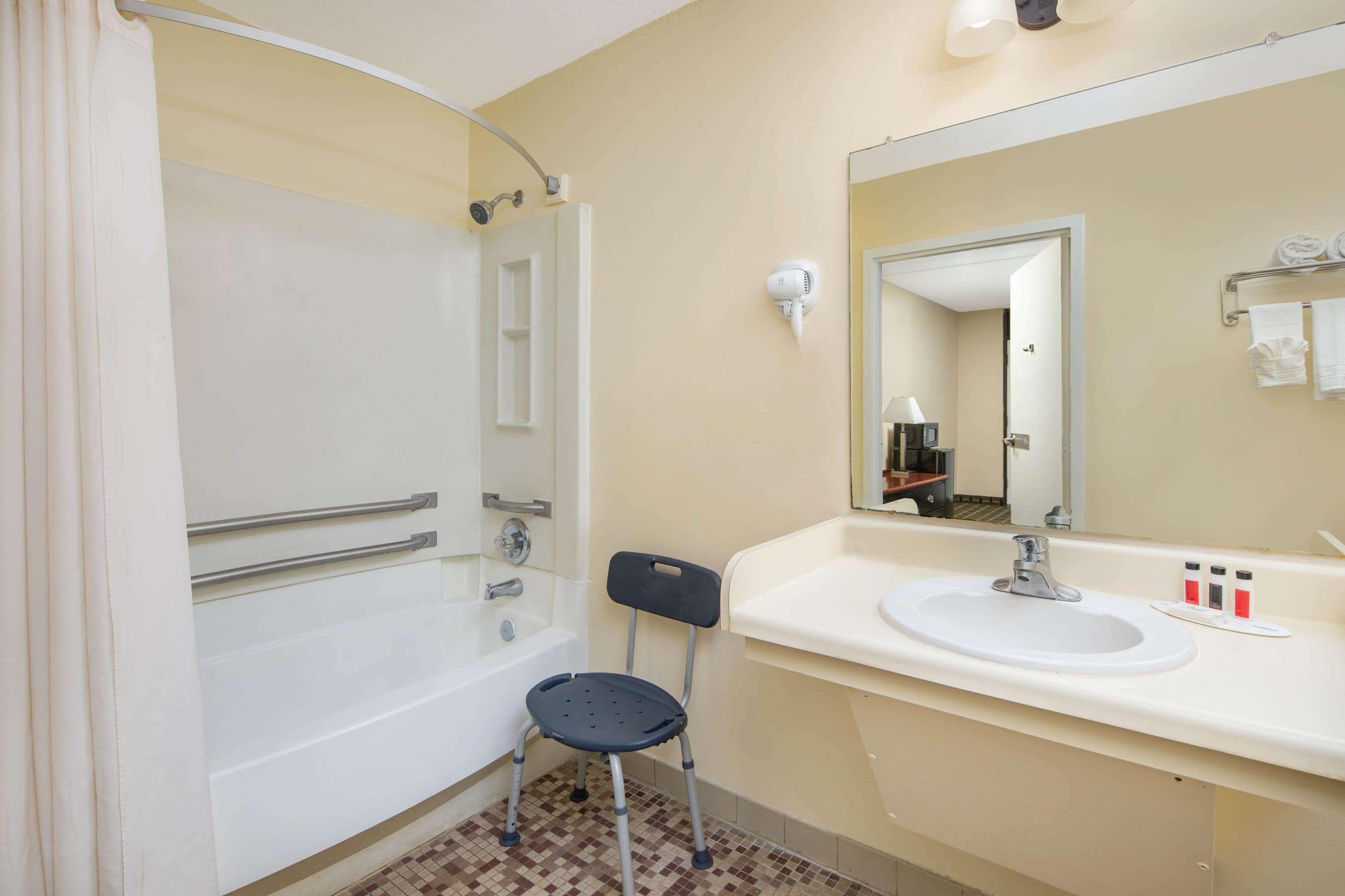 Travelodge By Wyndham Savannah Area/Richmond Hill Eksteriør bilde