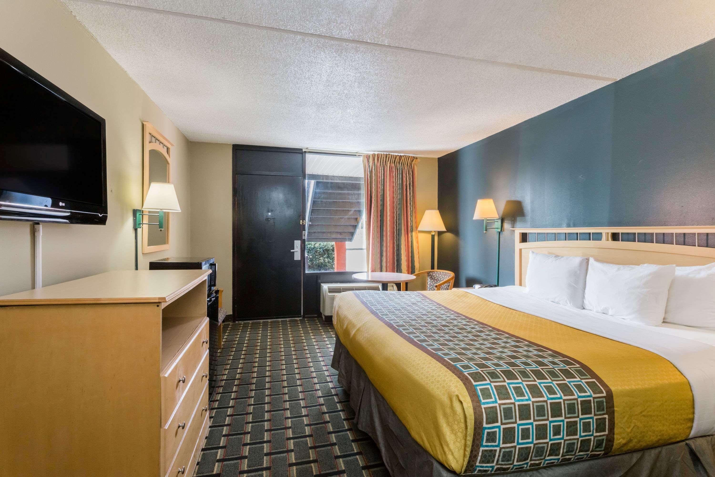 Travelodge By Wyndham Savannah Area/Richmond Hill Eksteriør bilde