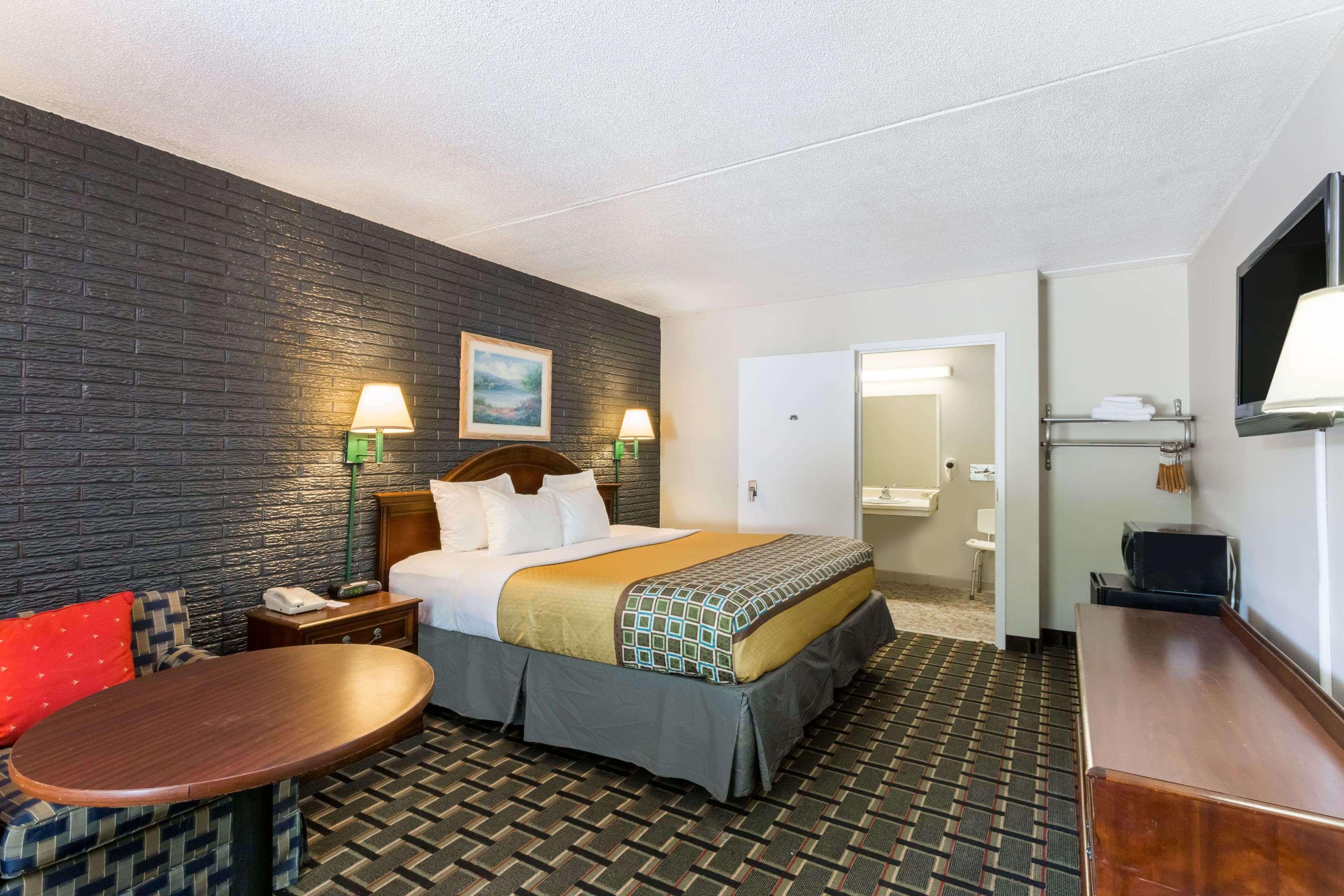 Travelodge By Wyndham Savannah Area/Richmond Hill Eksteriør bilde