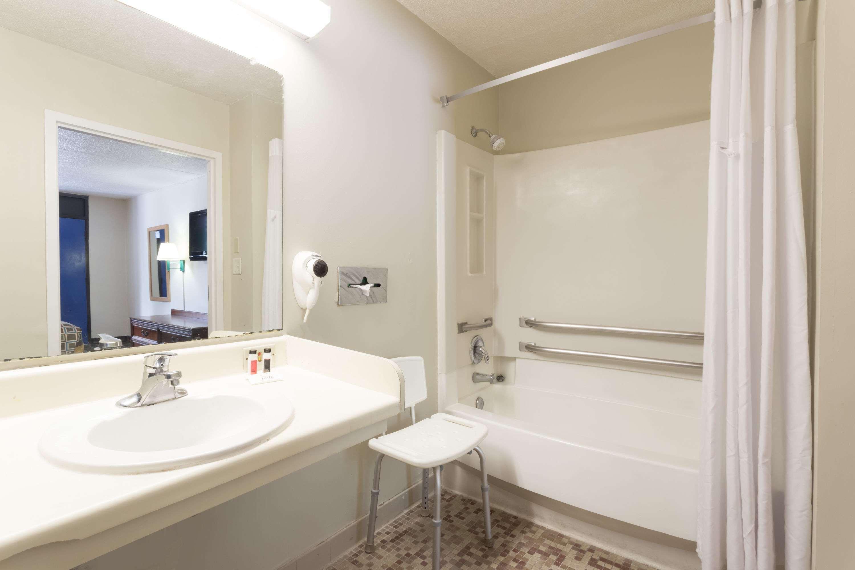 Travelodge By Wyndham Savannah Area/Richmond Hill Eksteriør bilde