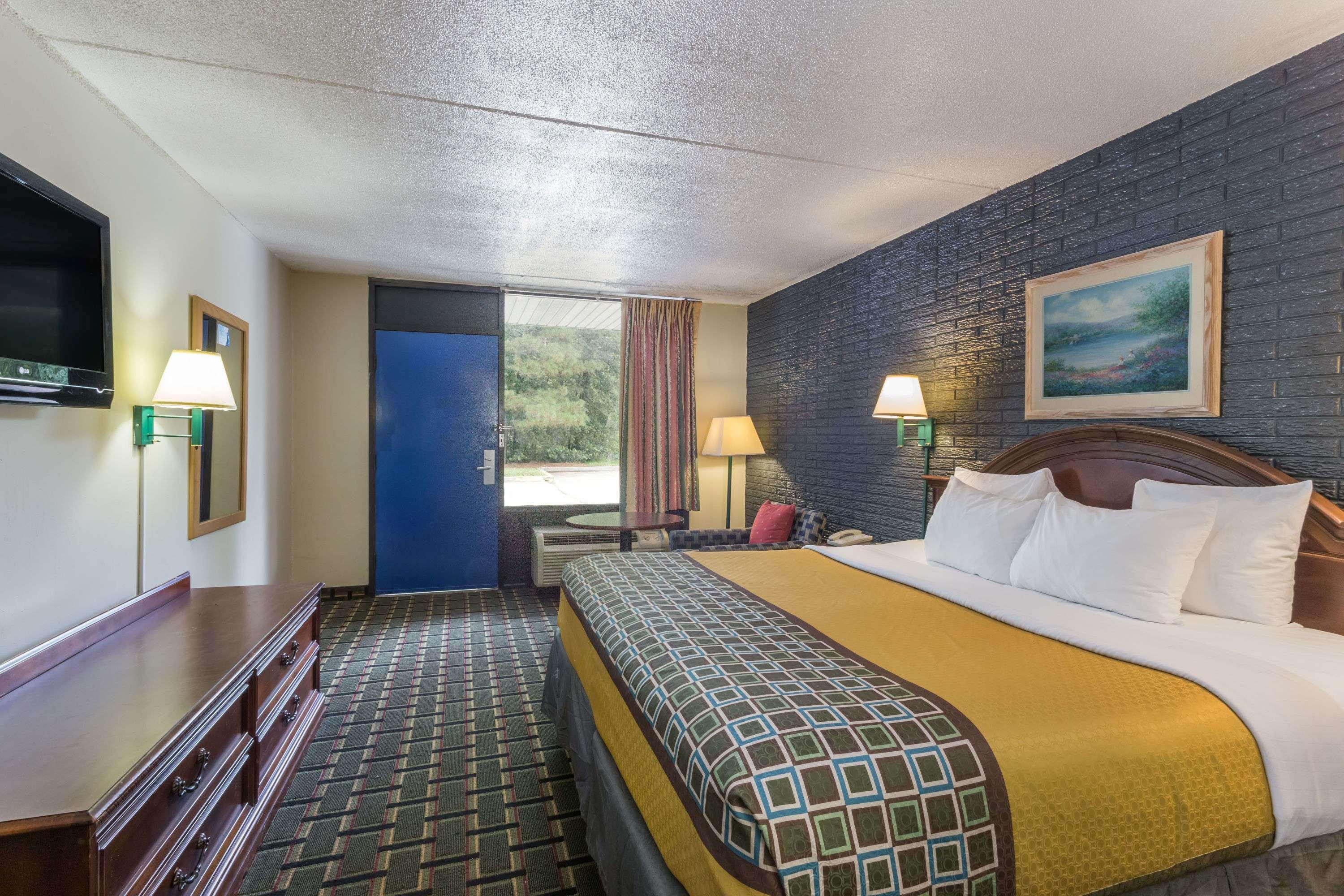 Travelodge By Wyndham Savannah Area/Richmond Hill Eksteriør bilde