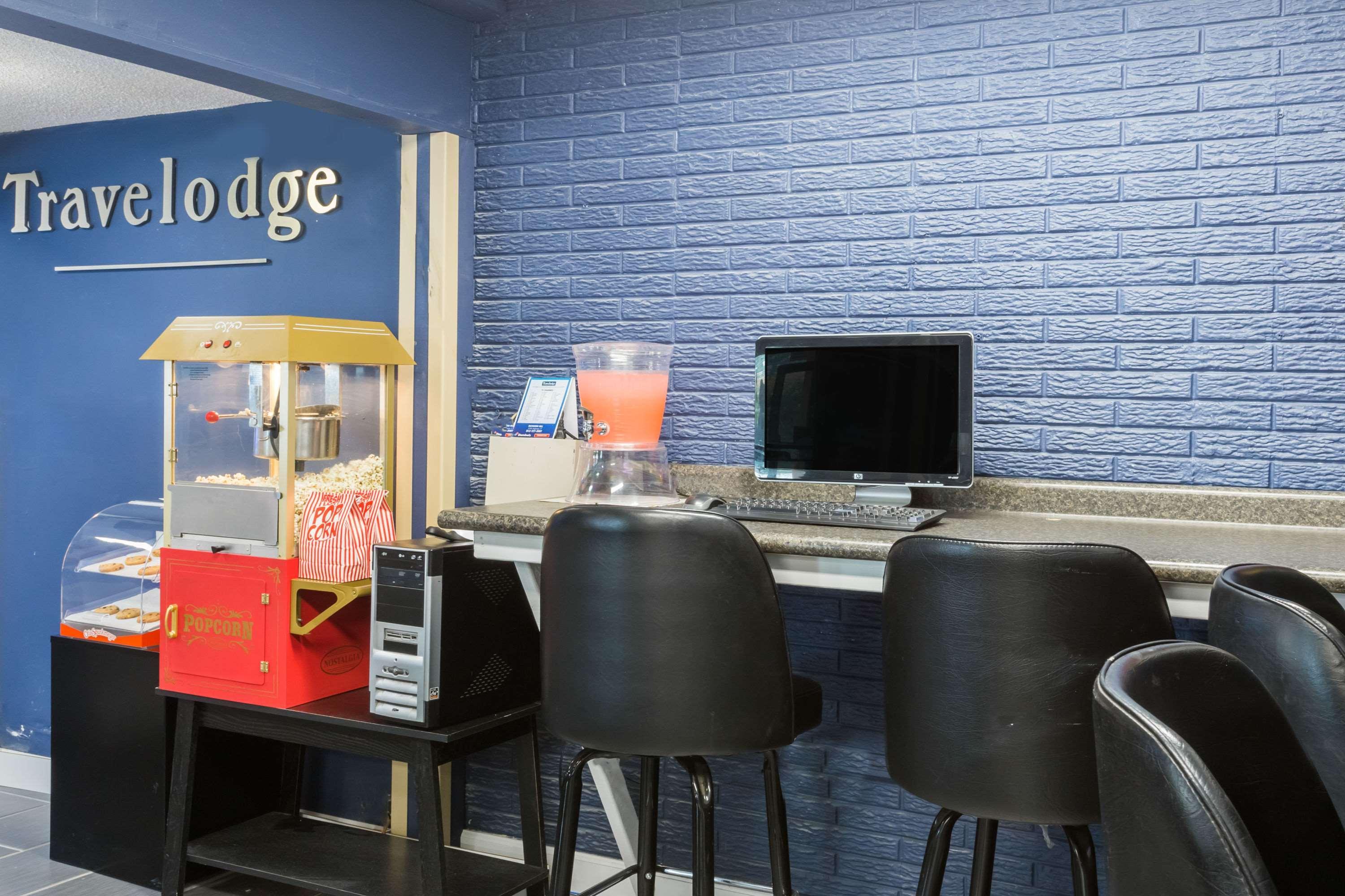 Travelodge By Wyndham Savannah Area/Richmond Hill Eksteriør bilde