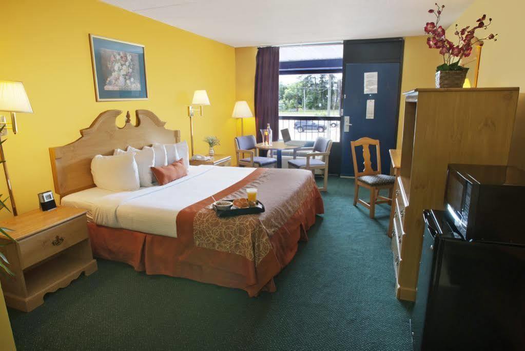 Travelodge By Wyndham Savannah Area/Richmond Hill Eksteriør bilde